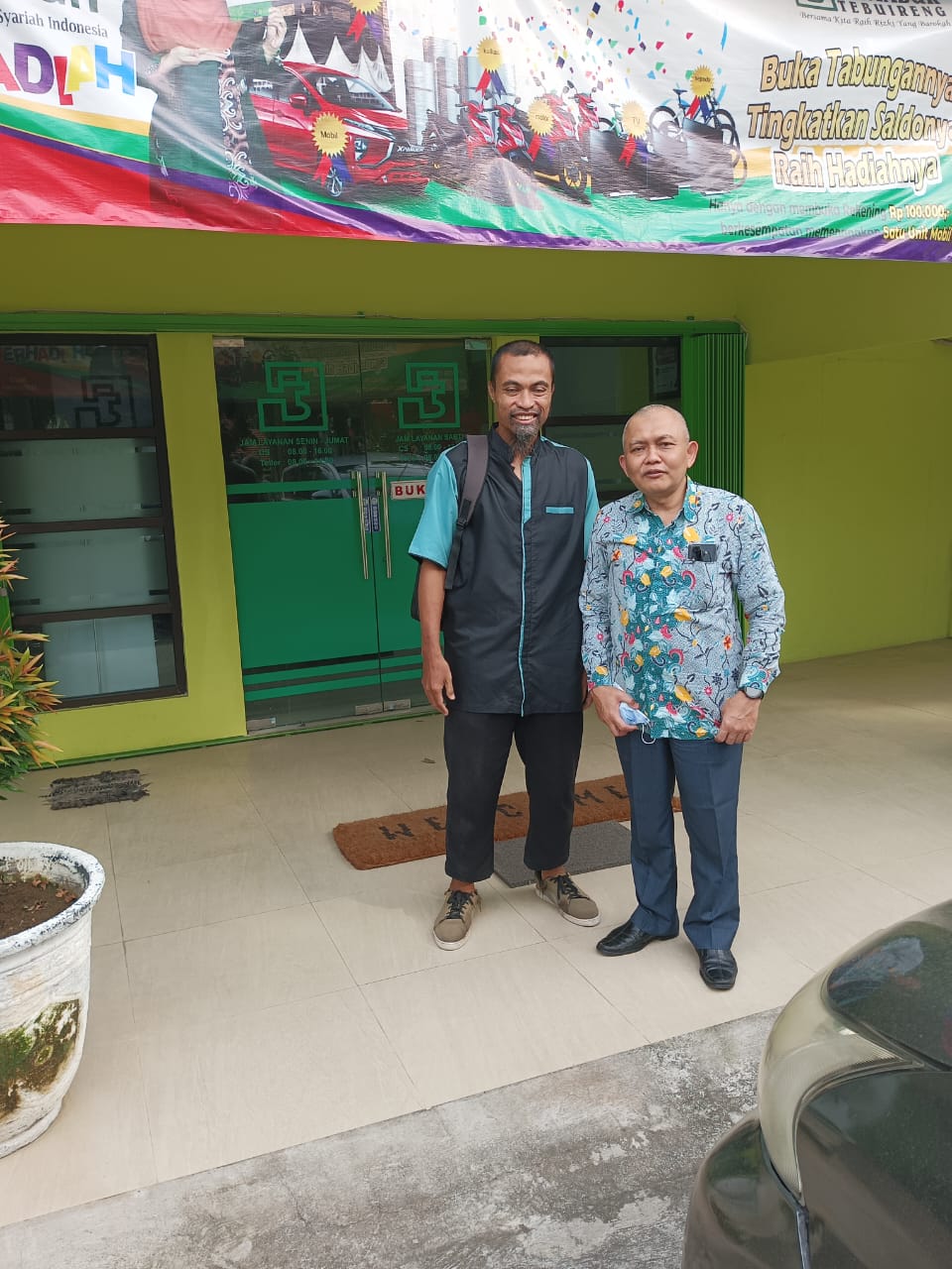 Sebelum pulang poto bareng dulu, buat kenang-kenangan dan oleh-oleh untuk pemirsa hehe... Sebelum pulang poto bareng dulu, buat kenang-kenangan dan oleh-oleh untuk pemirsa hehe...